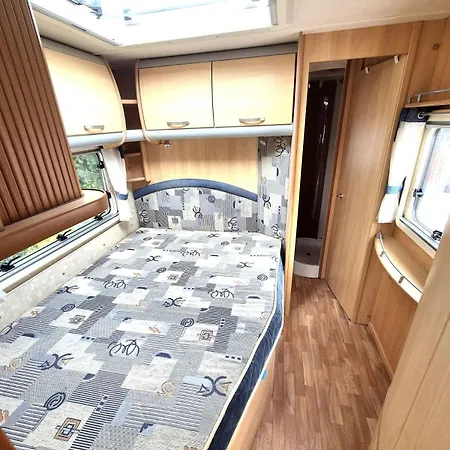 Lyxtält Karavan Na Samote U Lesa *