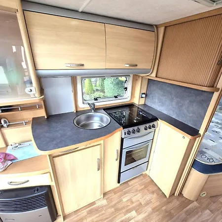 Karavan Na Samote U Lesa Glamping