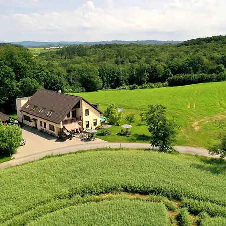 Karavan Na Samote U Lesa Glamping Zamrsky