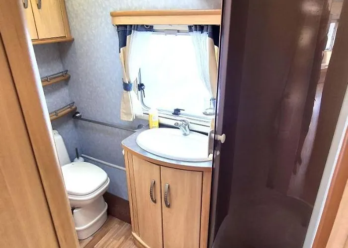 Karavan Na Samote U Lesa *